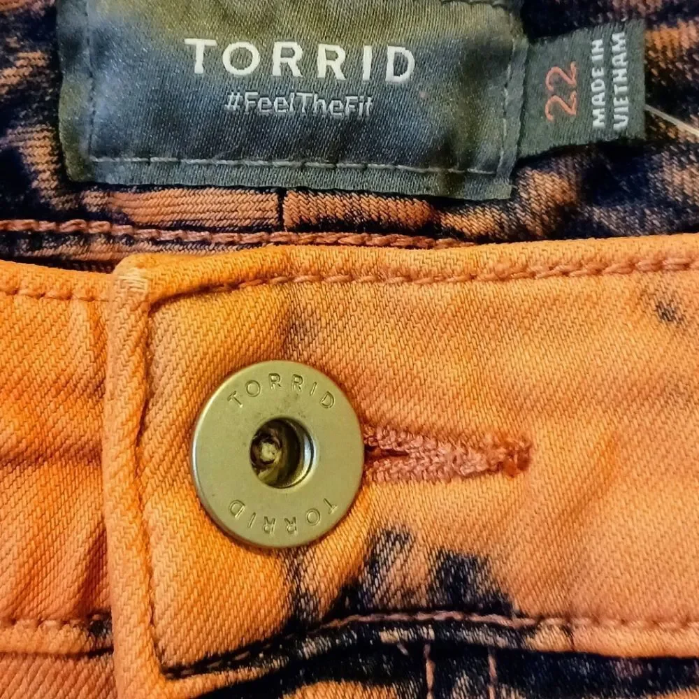 New Torrid Plus Size Coral Acid Wash Mid- Rise Vintage Shorts. - Picture 8 of 16